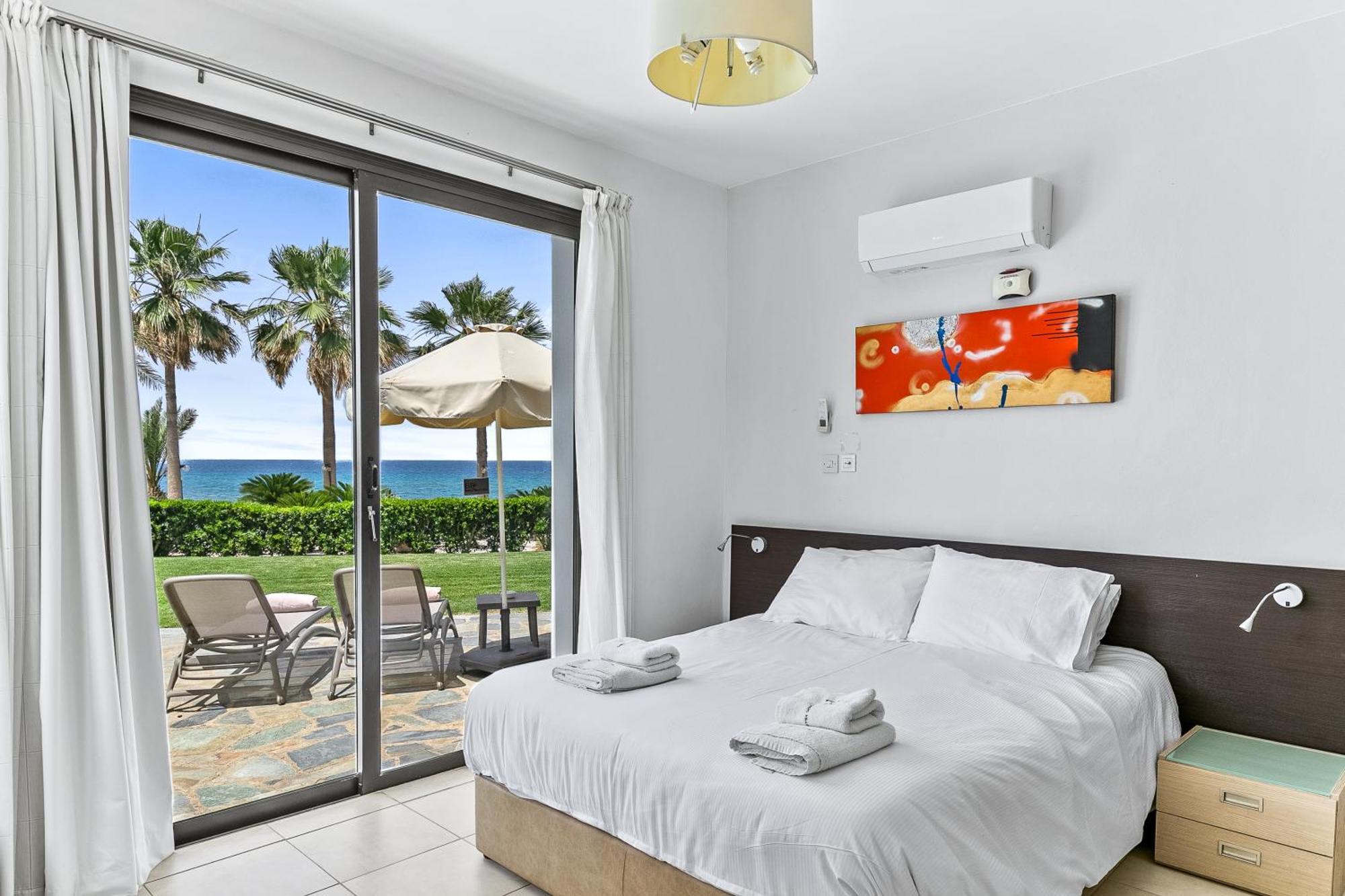 Platzia Beach Villas Paphos Esterno foto