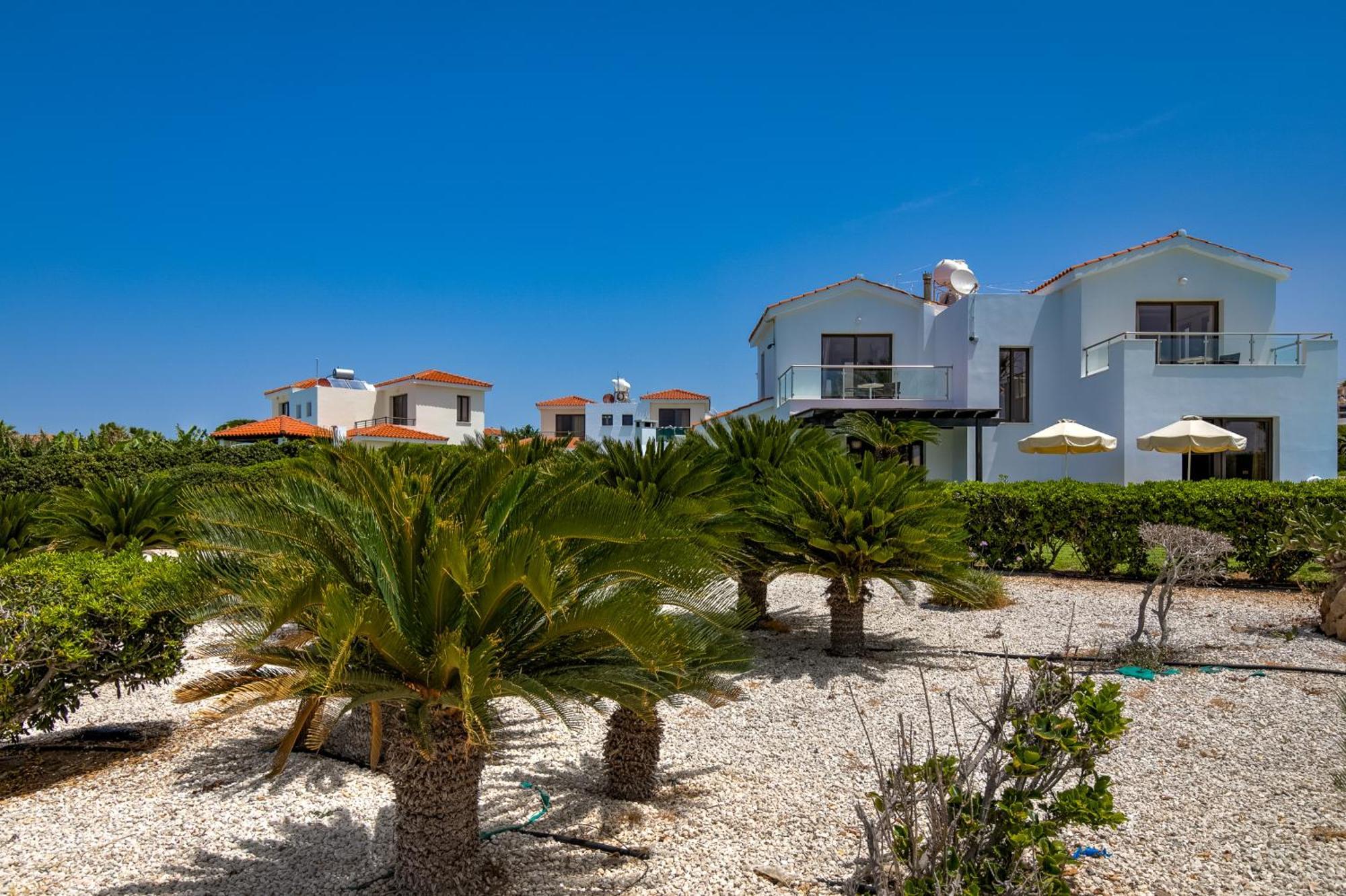 Platzia Beach Villas Paphos Esterno foto