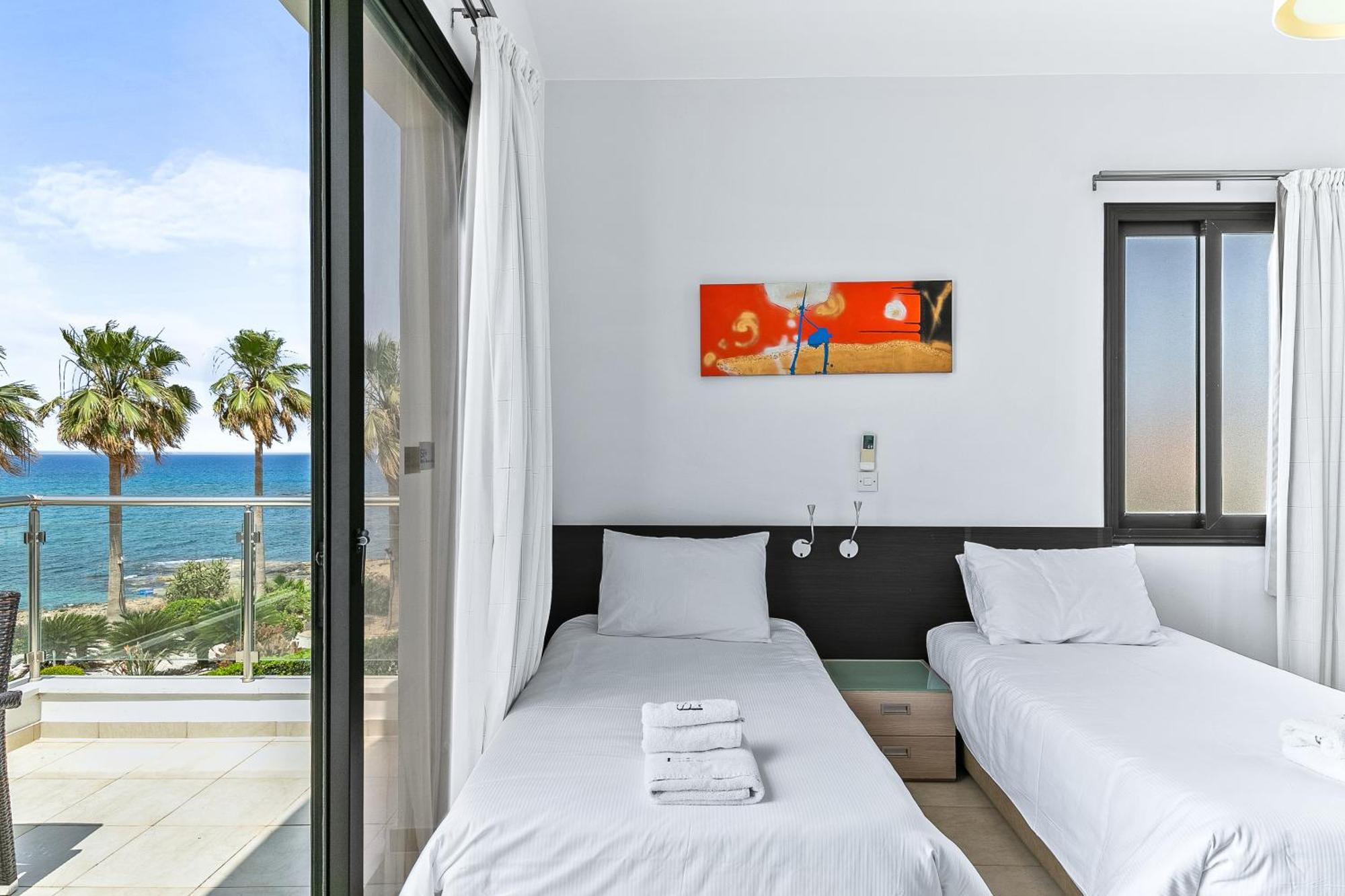 Platzia Beach Villas Paphos Esterno foto