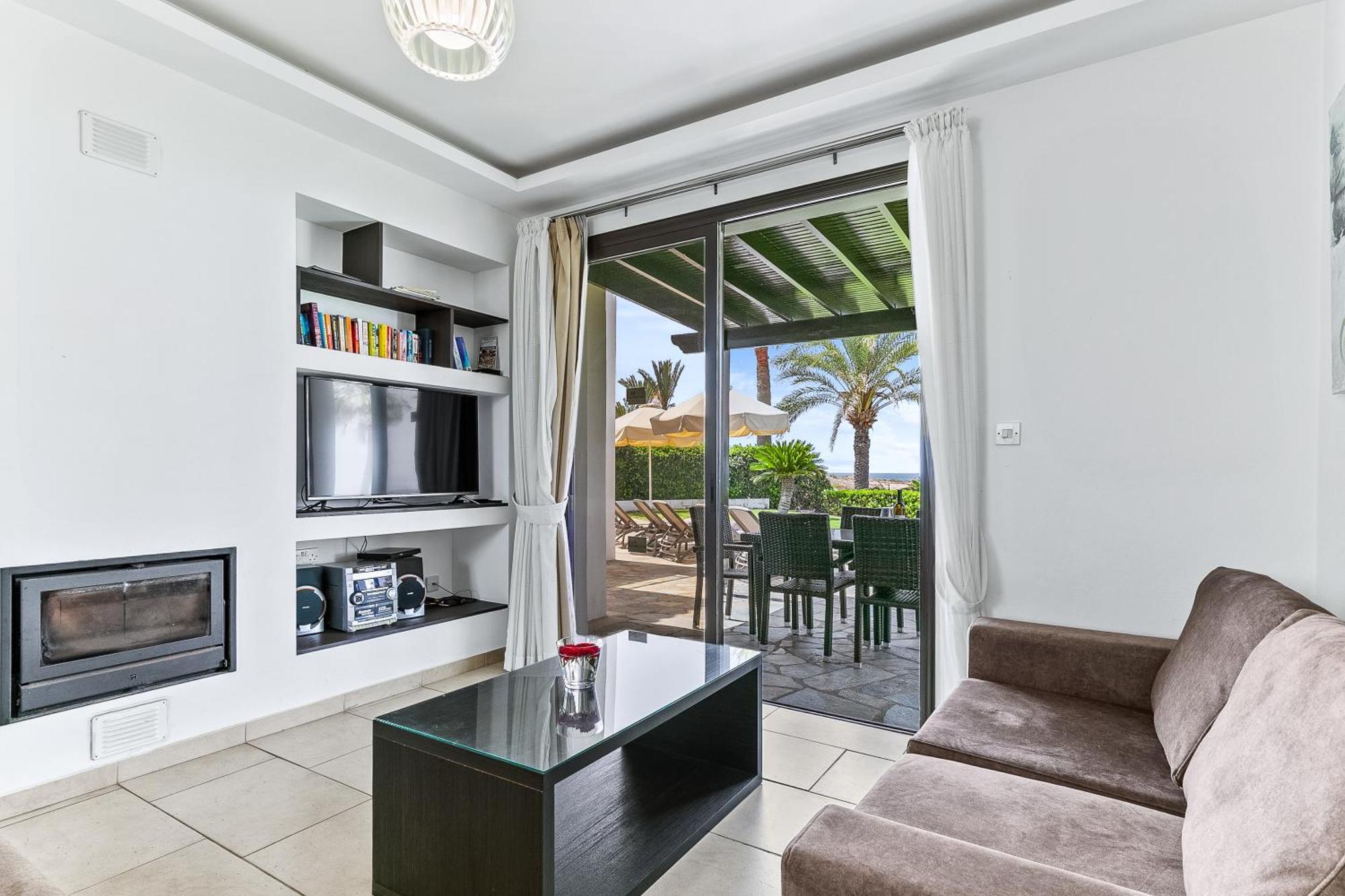 Platzia Beach Villas Paphos Esterno foto