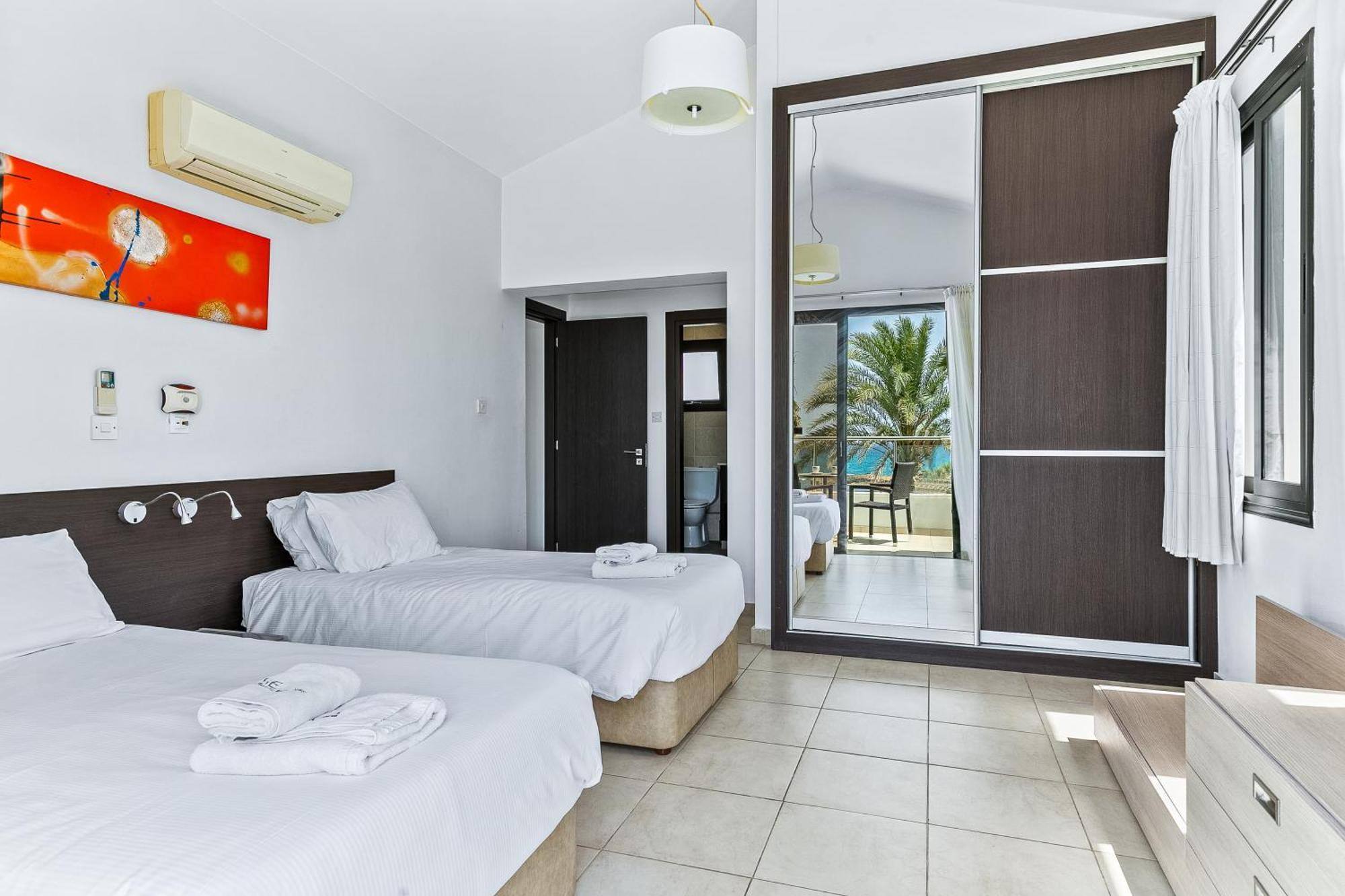 Platzia Beach Villas Paphos Esterno foto