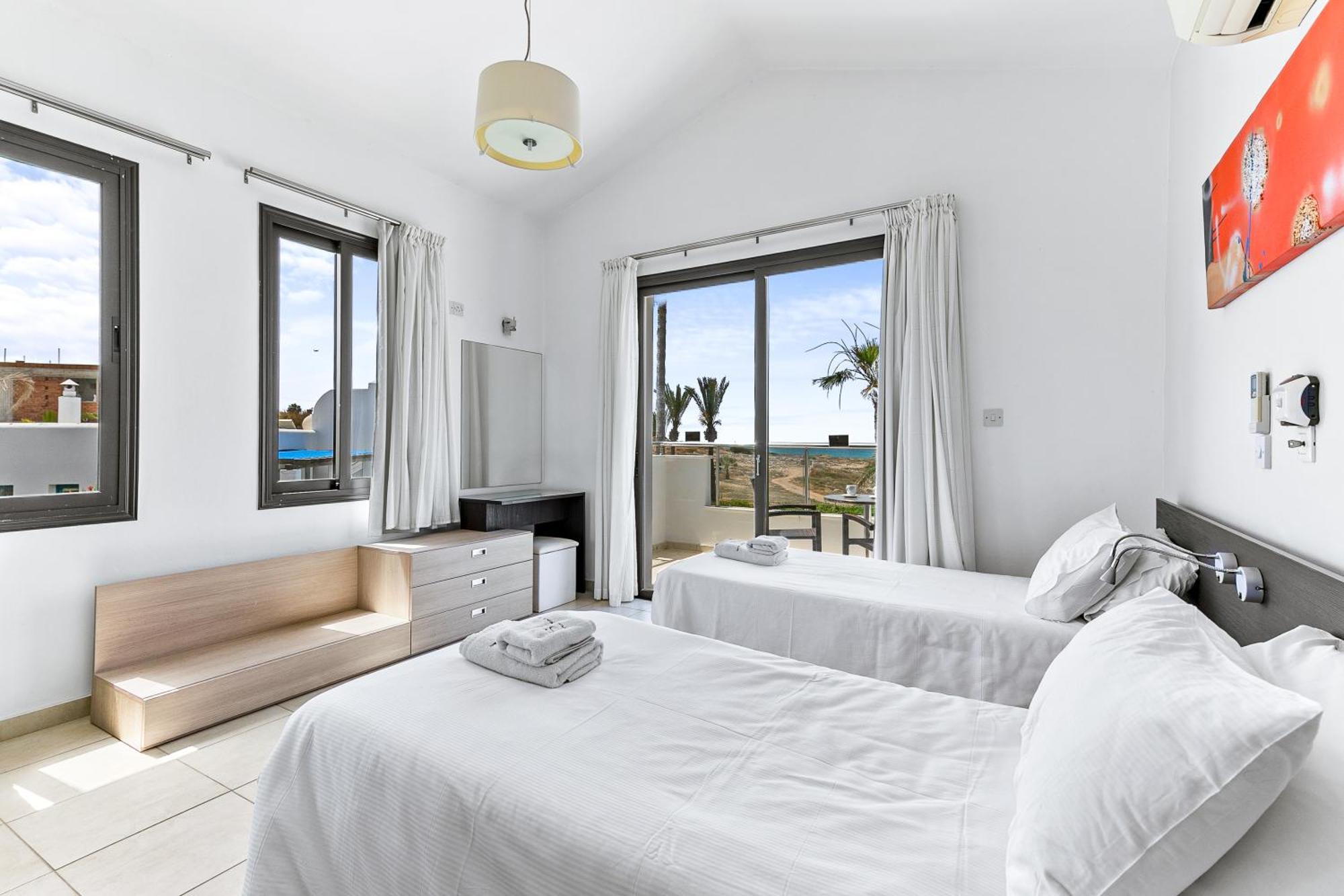 Platzia Beach Villas Paphos Esterno foto