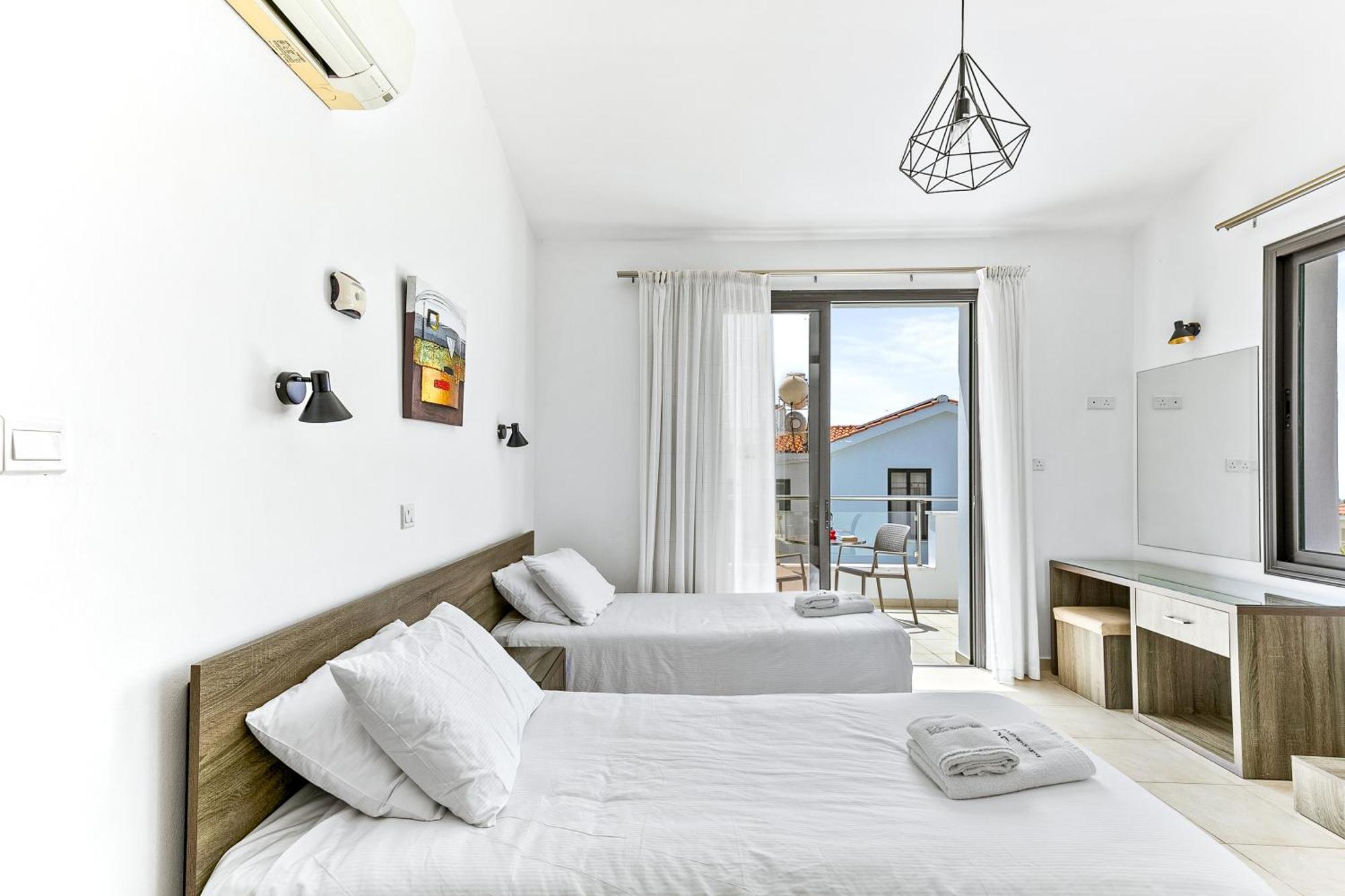 Platzia Beach Villas Paphos Esterno foto