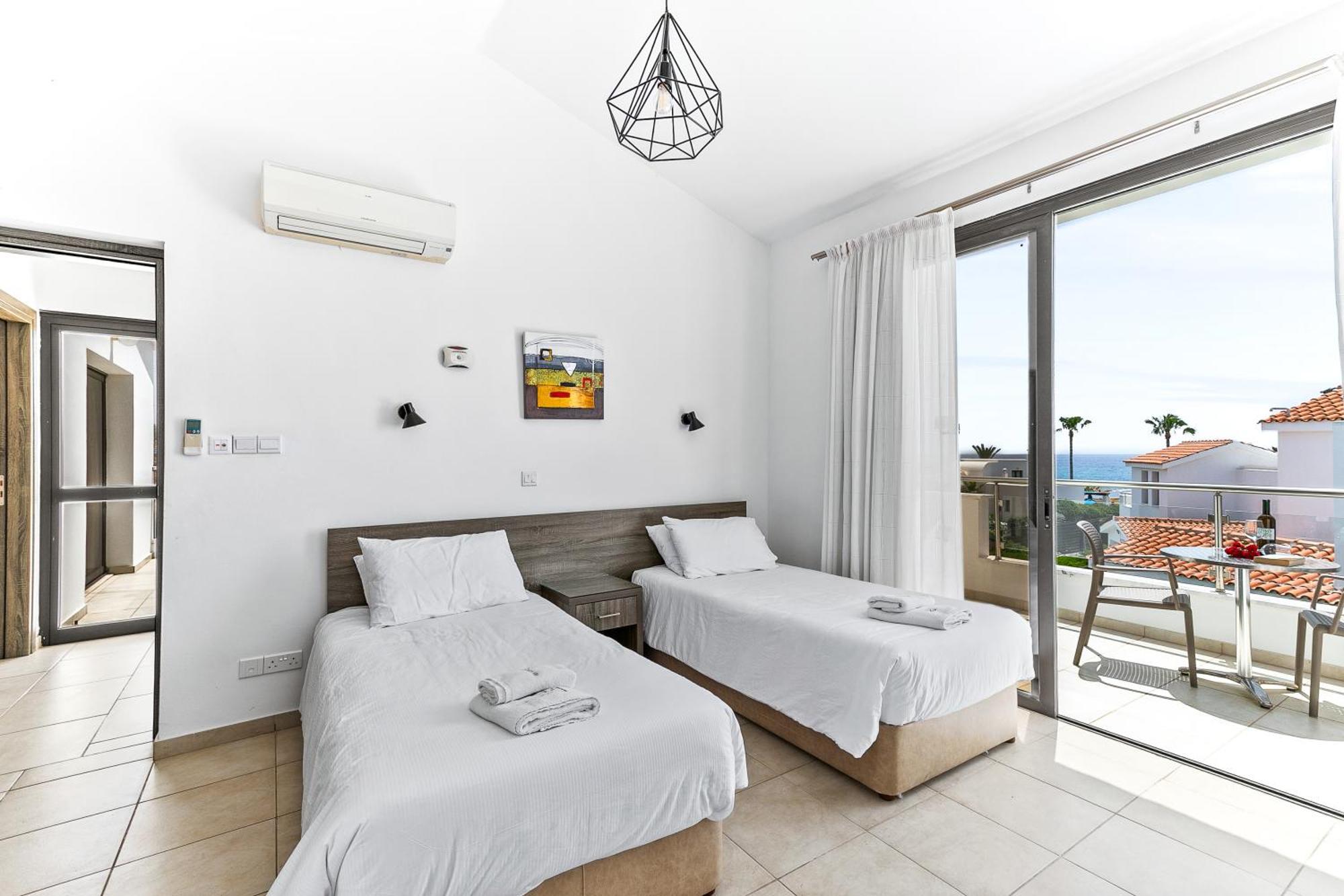 Platzia Beach Villas Paphos Esterno foto