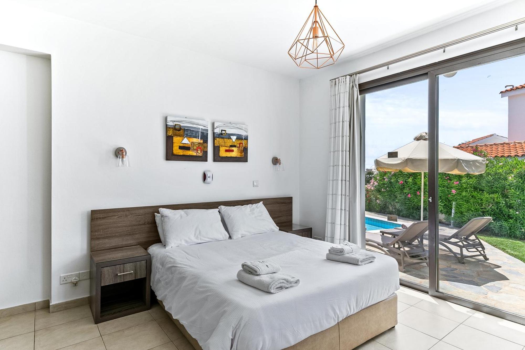 Platzia Beach Villas Paphos Esterno foto