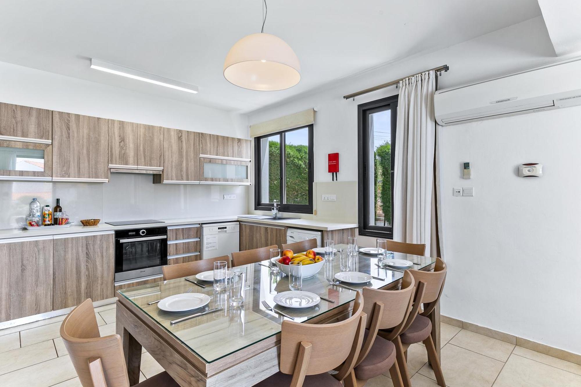 Platzia Beach Villas Paphos Esterno foto